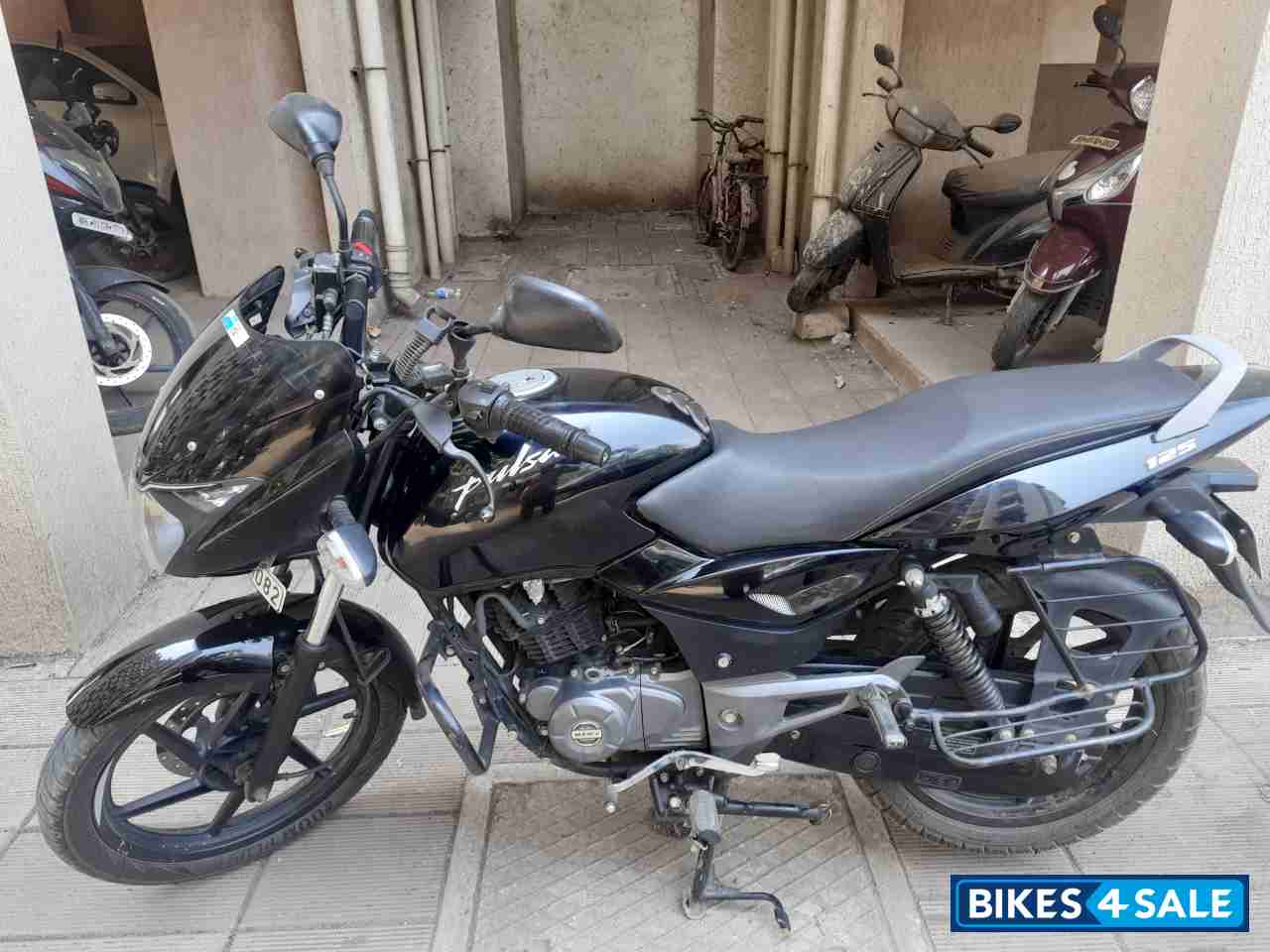 Bajaj Pulsar 125 Neon