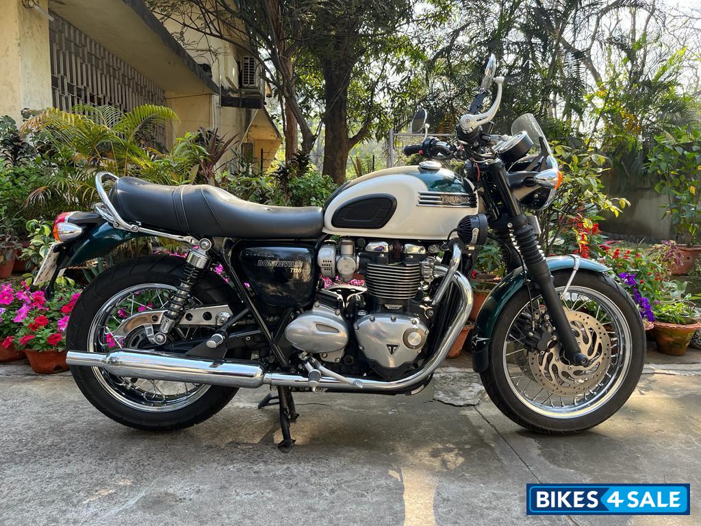 Chrome Triumph Bonneville T120