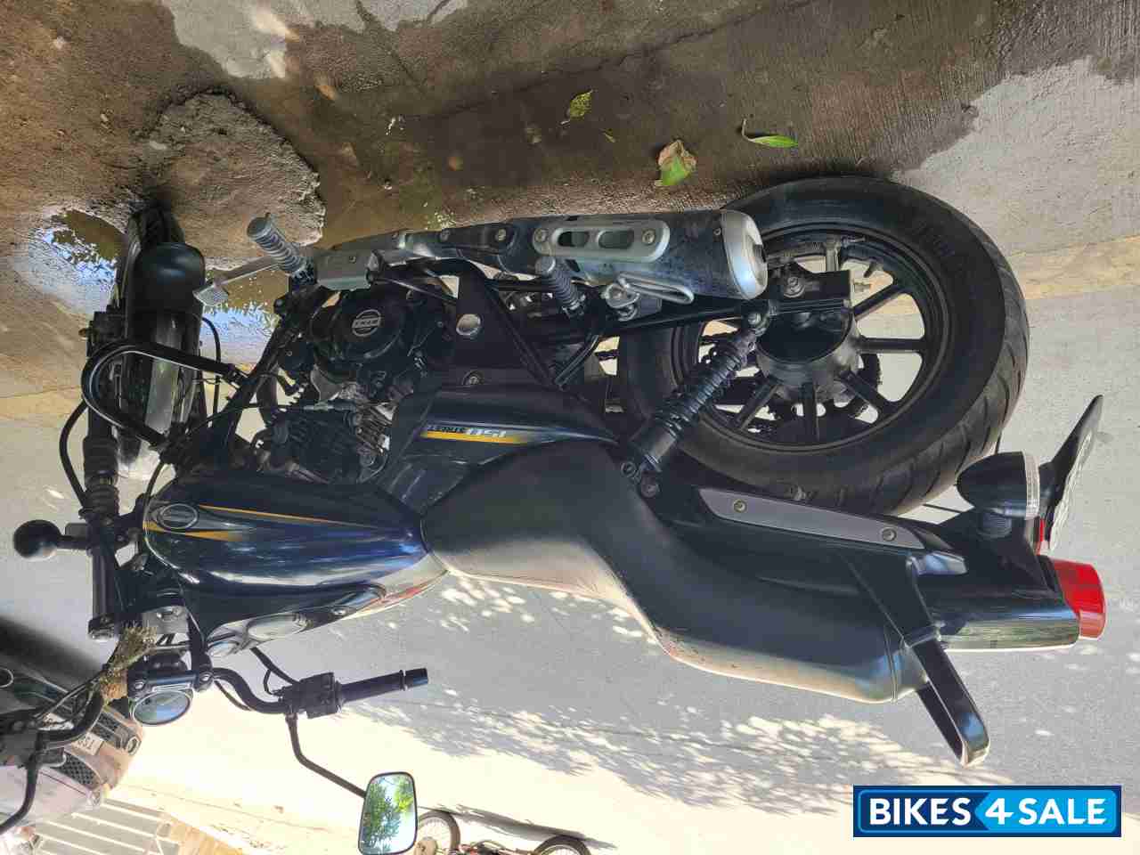 Blue Bajaj Avenger Street 150