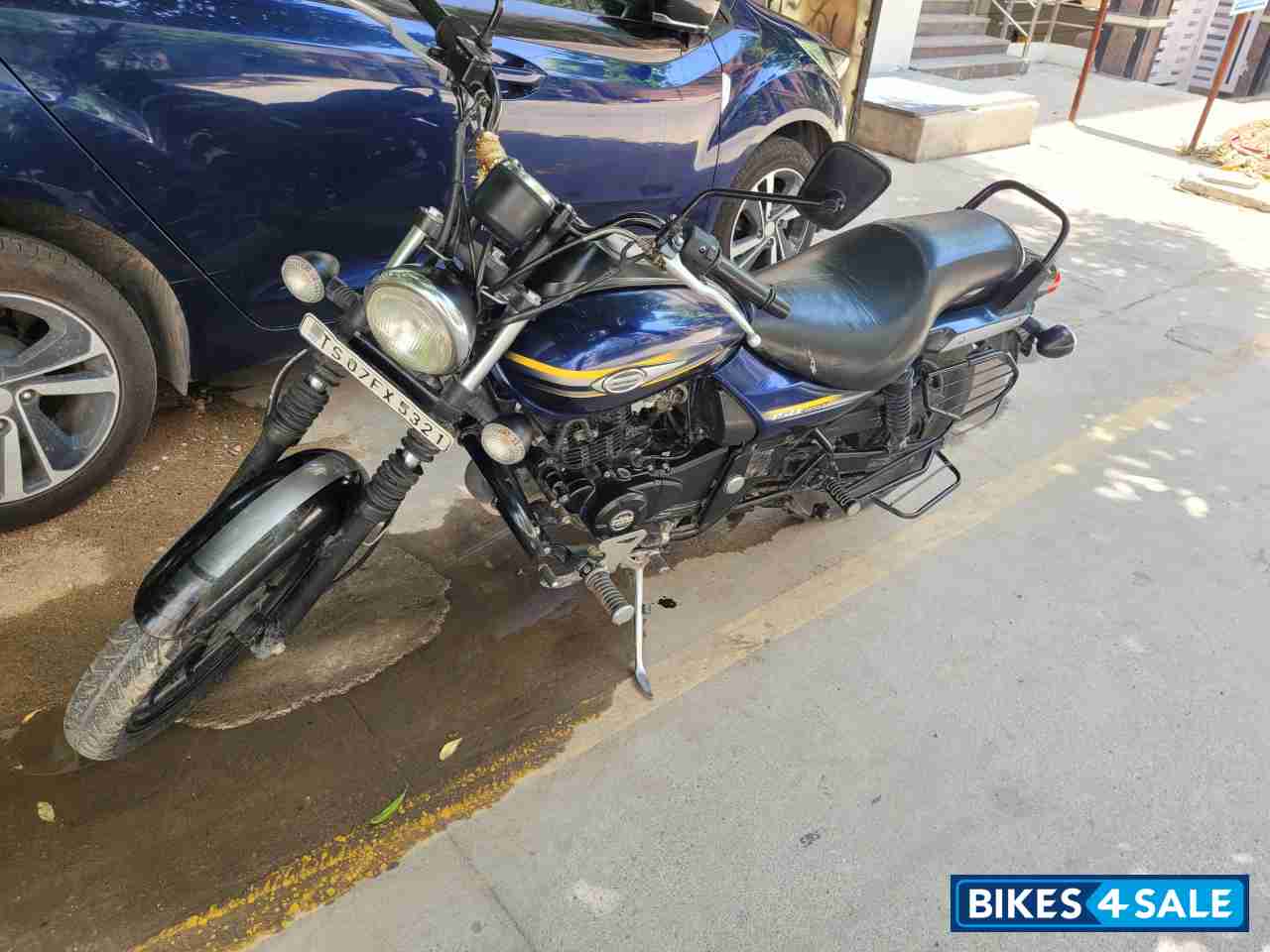 Blue Bajaj Avenger Street 150