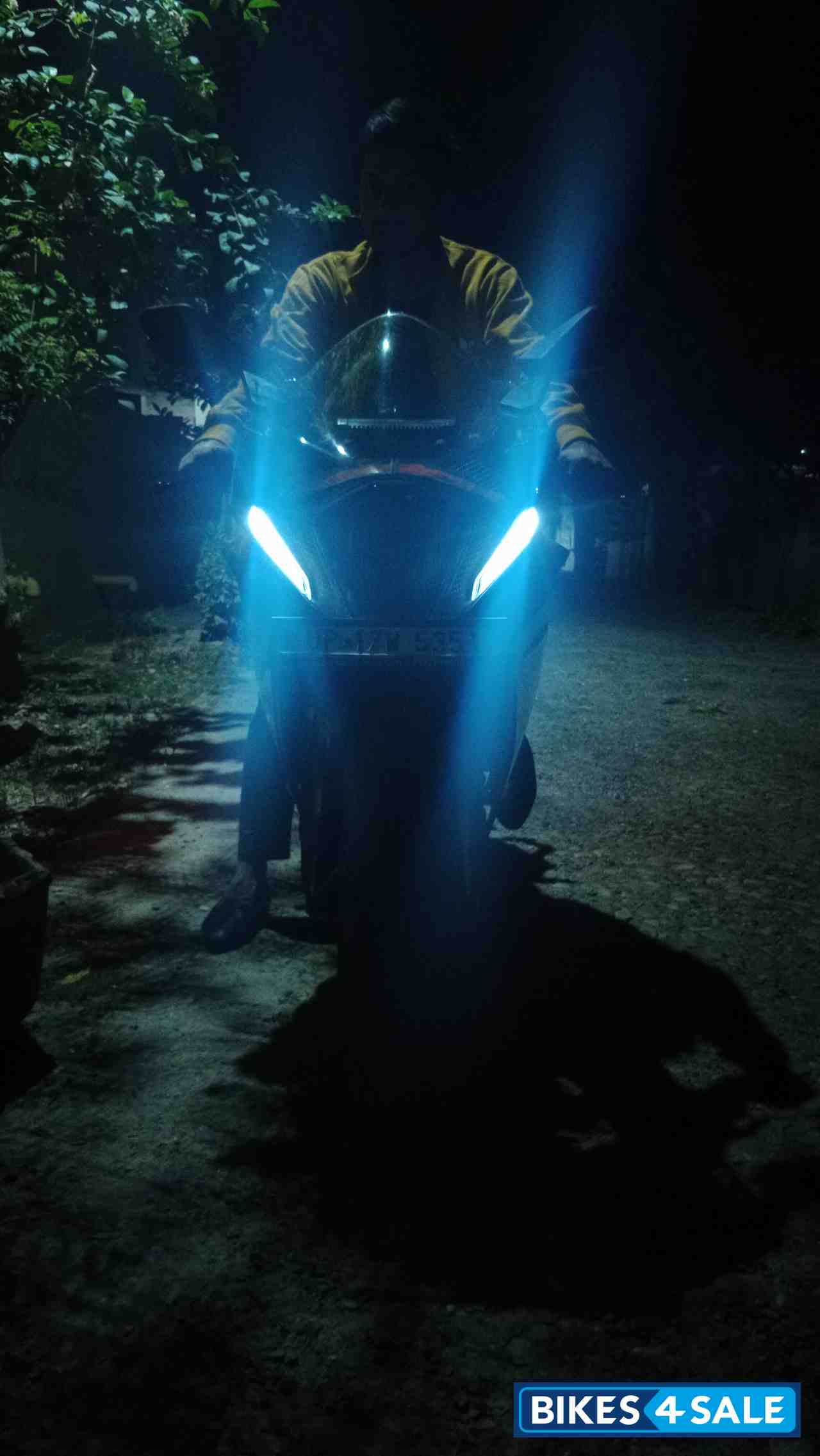 Ebony Black Met KTM RC 200