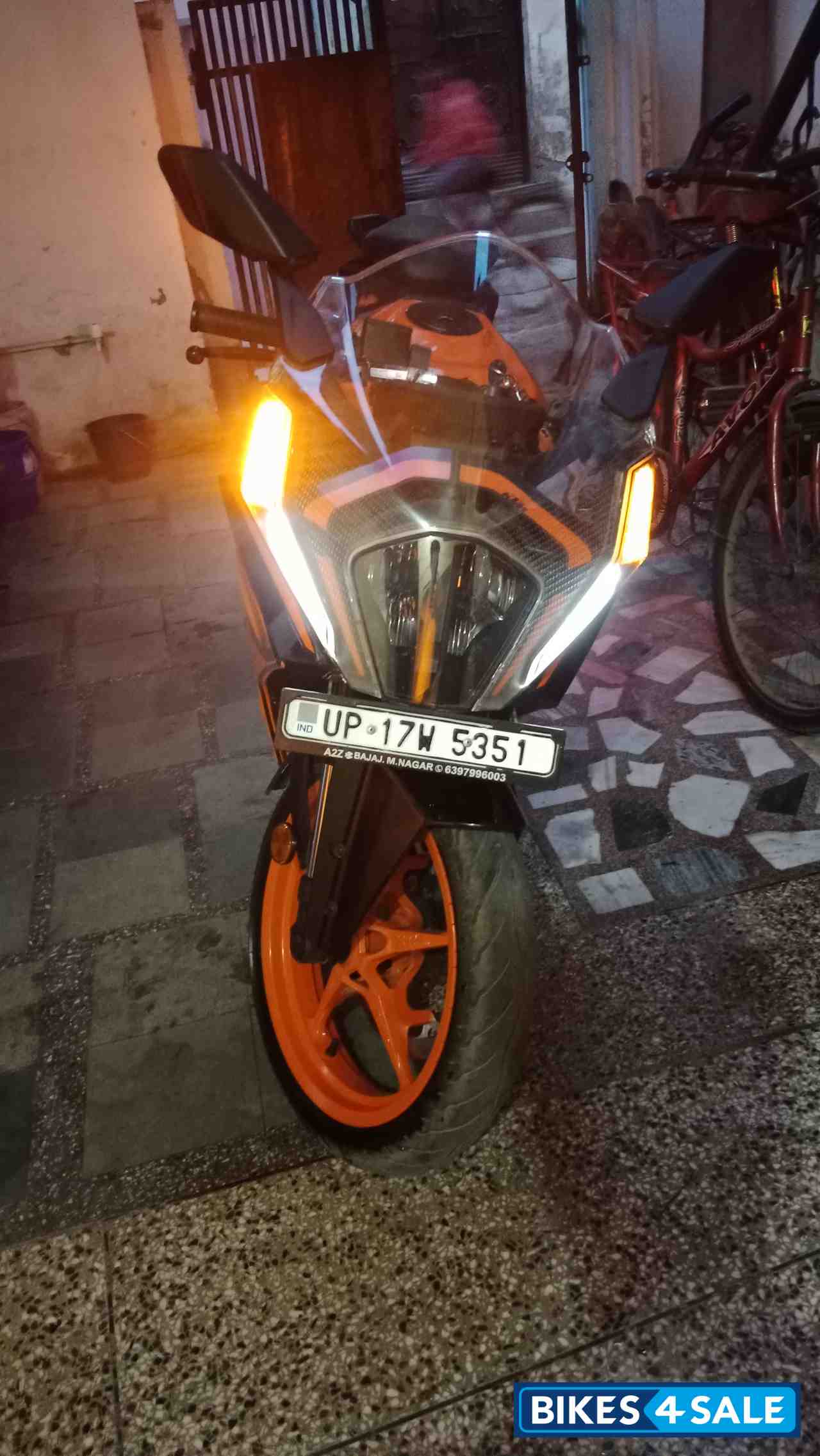 Ebony Black Met KTM RC 200