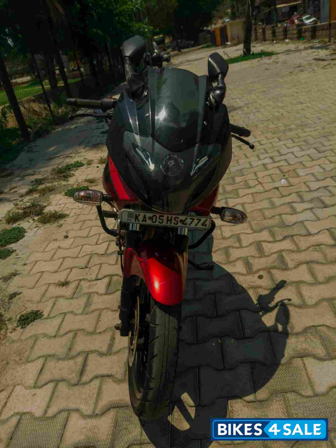 Red Bajaj Pulsar 220 DTSi
