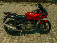 Red Bajaj Pulsar 220 DTSi
