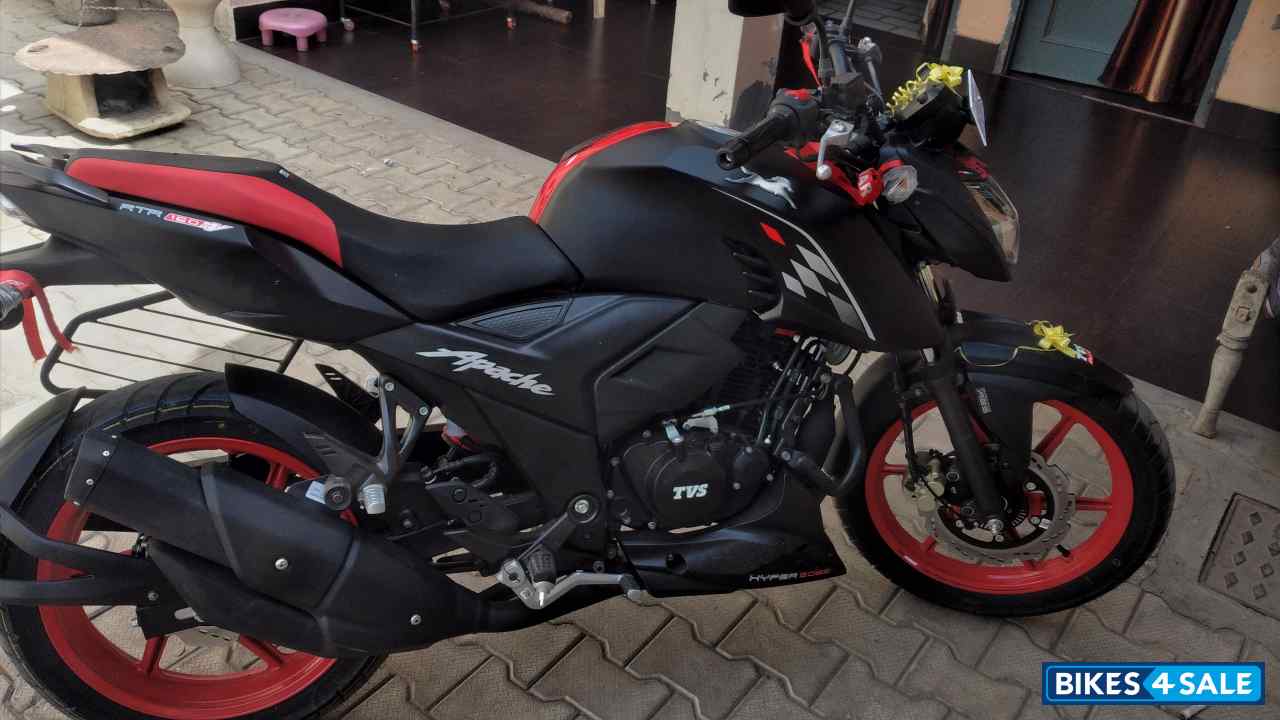 Matte Black TVS Apache RTR 160 4V Special Edition