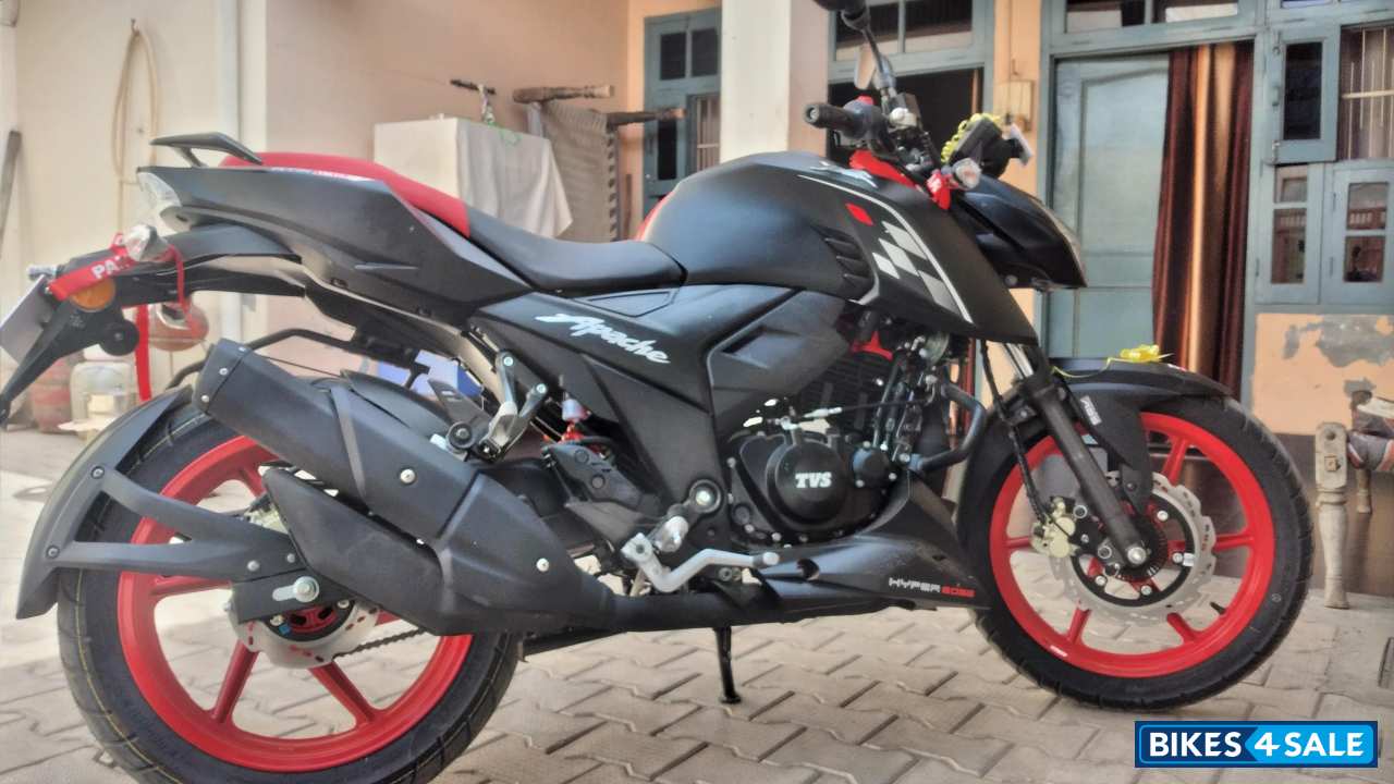 Matte Black TVS Apache RTR 160 4V Special Edition