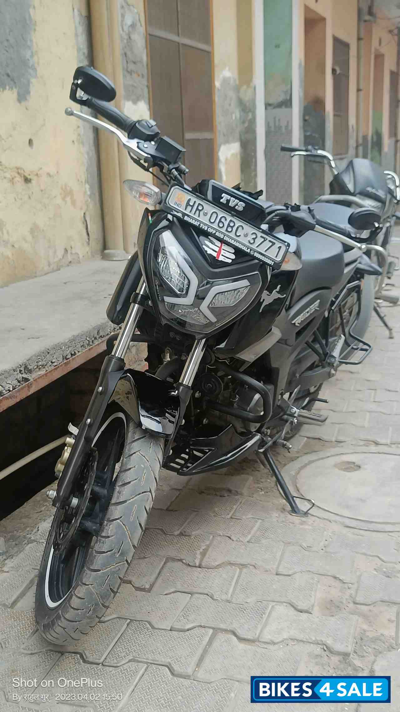 Wicked Black TVS Raider 125