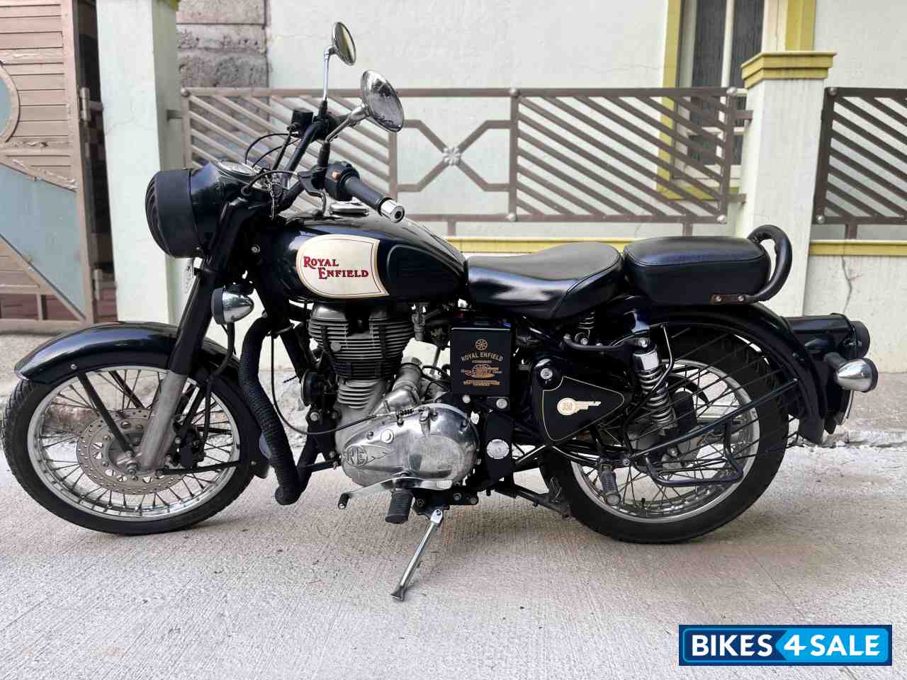 Black Royal Enfield Classic 350