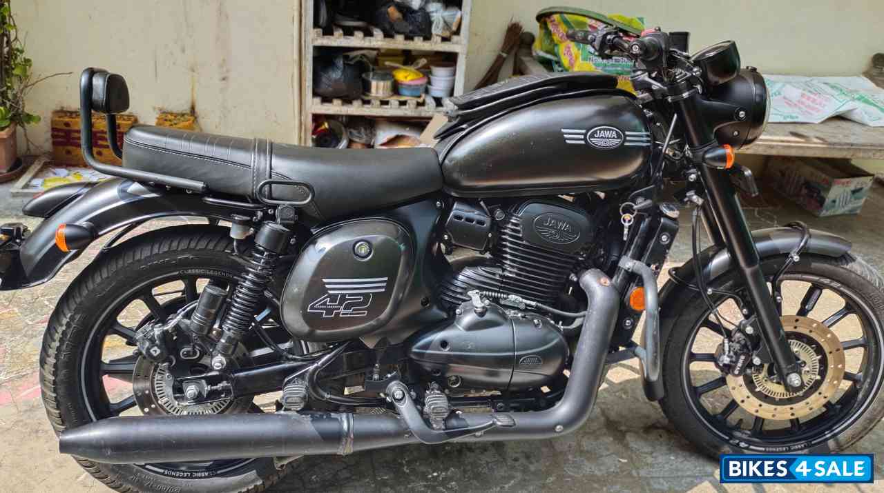 Jawa 42 Dual Channel ABS AllStar Black