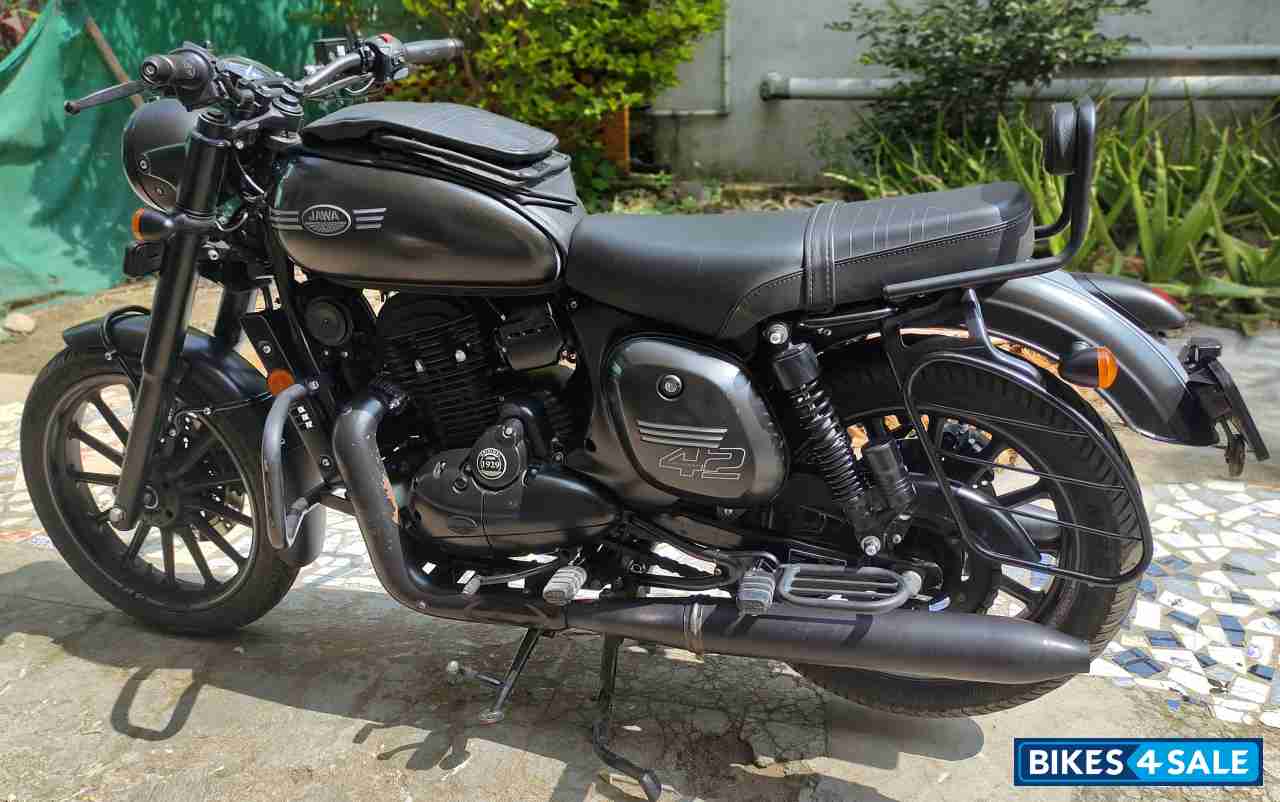 Jawa 42 Dual Channel ABS AllStar Black