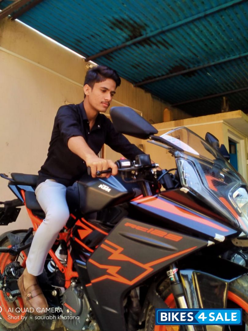 Black KTM RC 125 2022