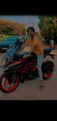 Black KTM RC 125 2022