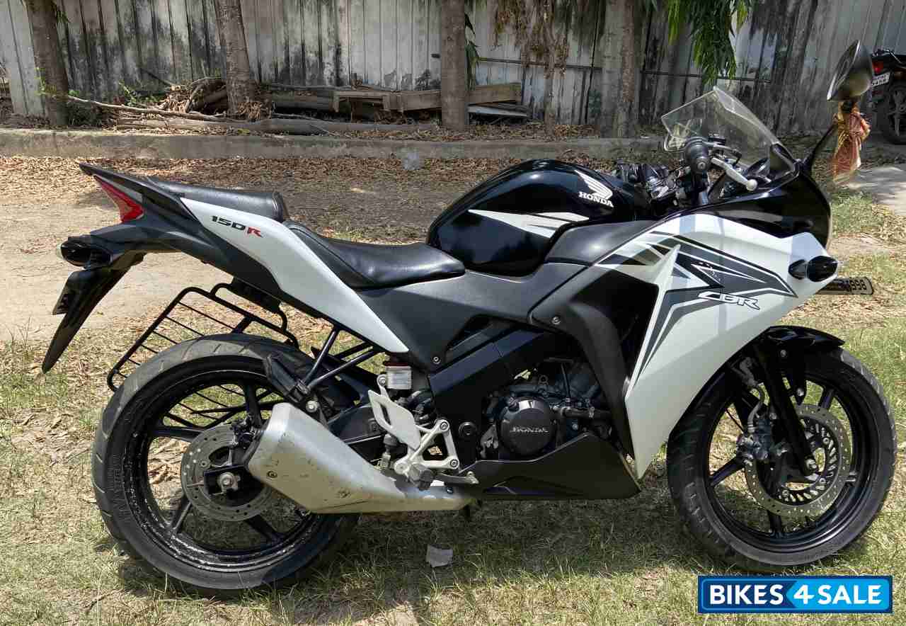 Black White Honda CBR 150R