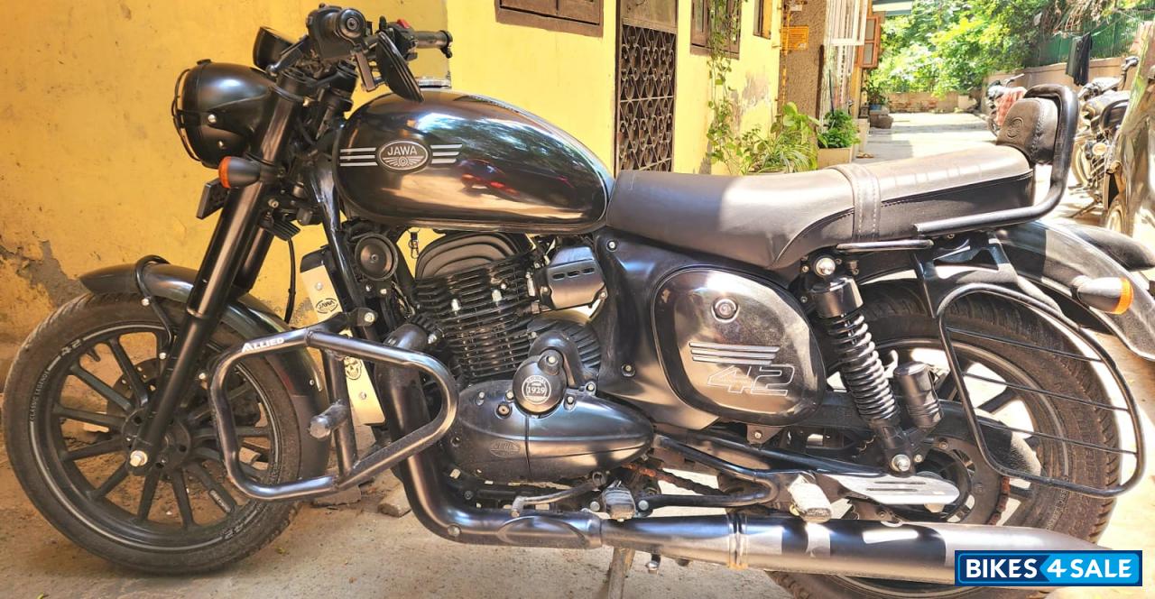 Jawa 42 Dual Channel ABS AllStar Black