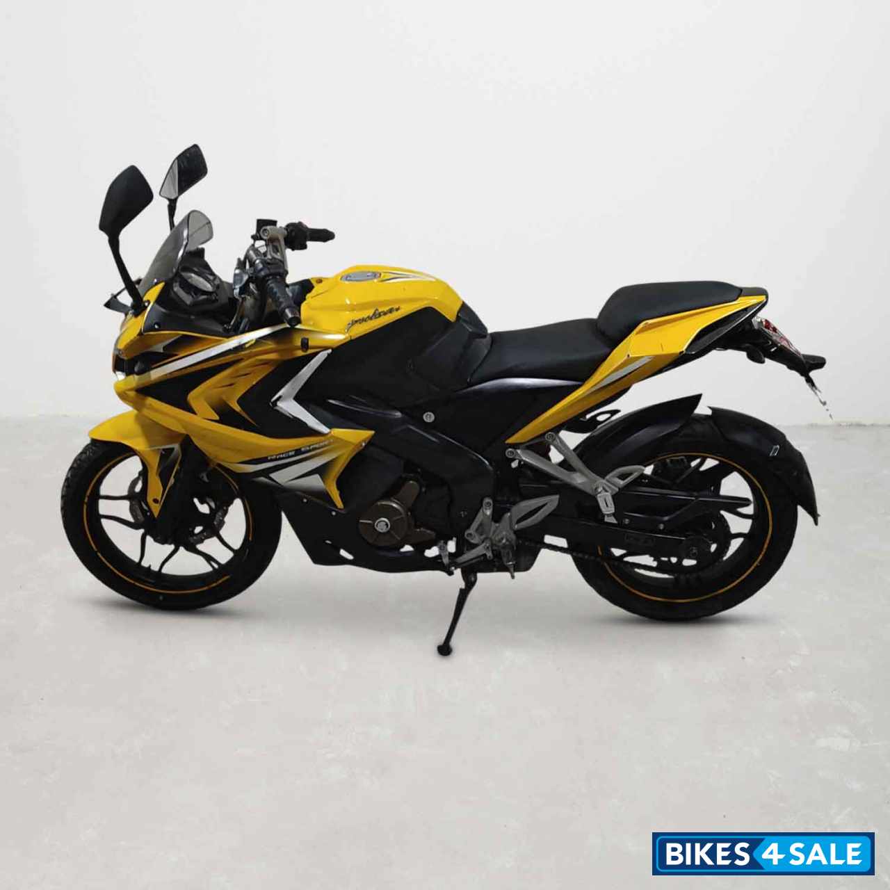 Bajaj Pulsar RS 200