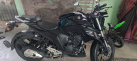 Black Yamaha FZS 25 2022