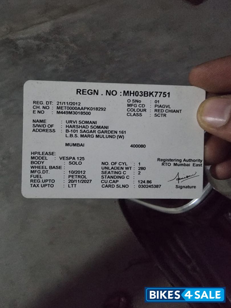 Maroon Vespa LX 125 Maroon Vespa LX 125