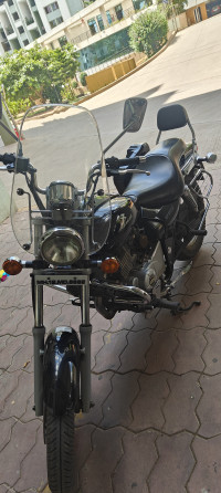 Black Bajaj Avenger 220 DTS-i