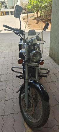 Black Bajaj Avenger 220 DTS-i