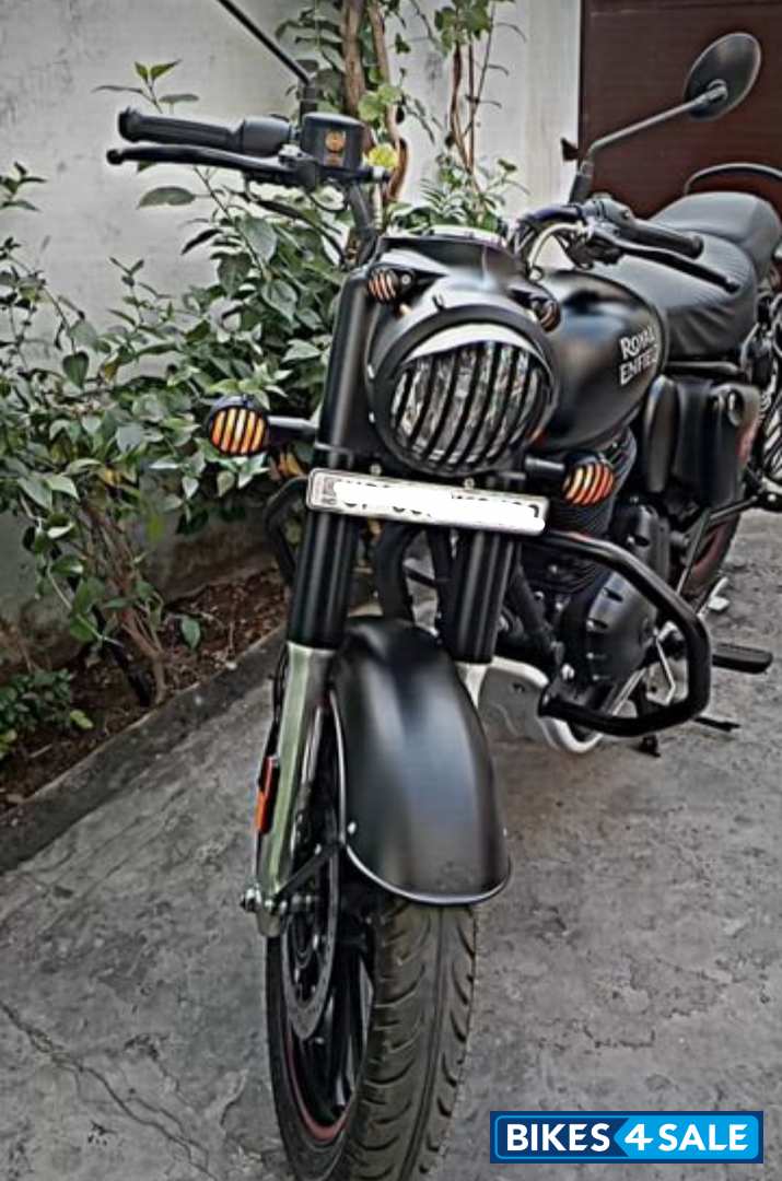 Stealth Black Royal Enfield Classic Stealth Black