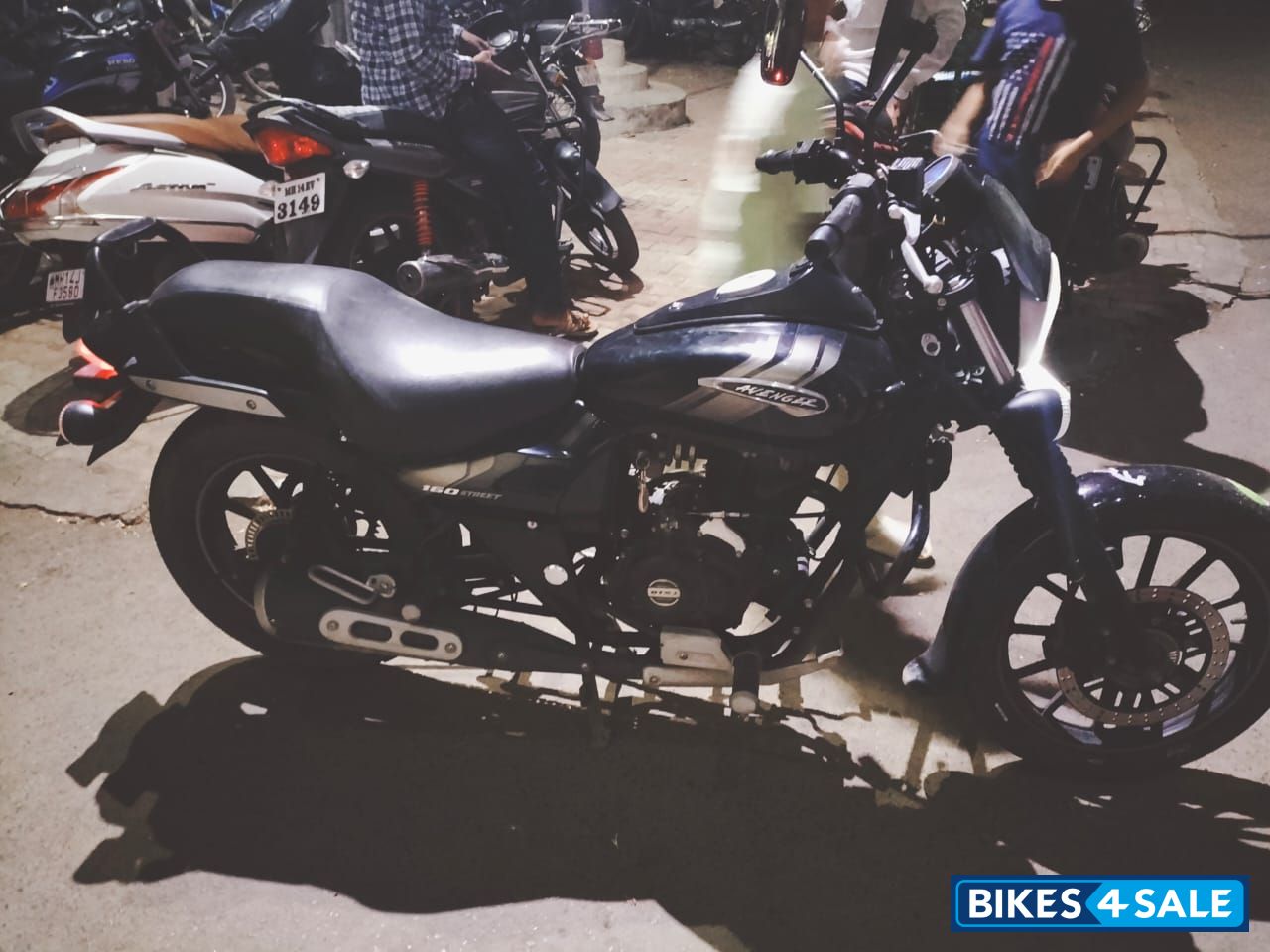 Black Bajaj Avenger Street 160 BS6