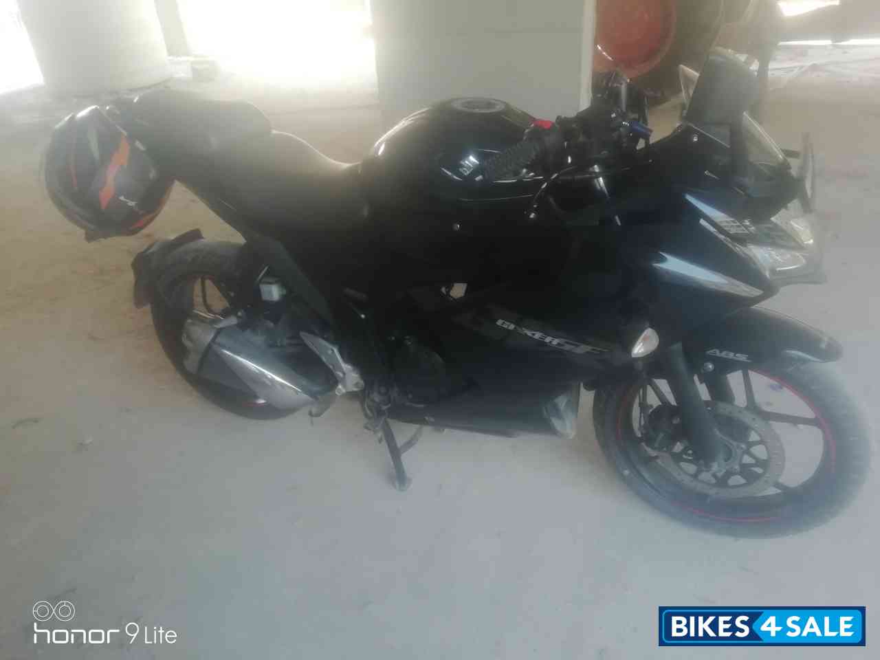 Black Suzuki Gixxer SF BS6