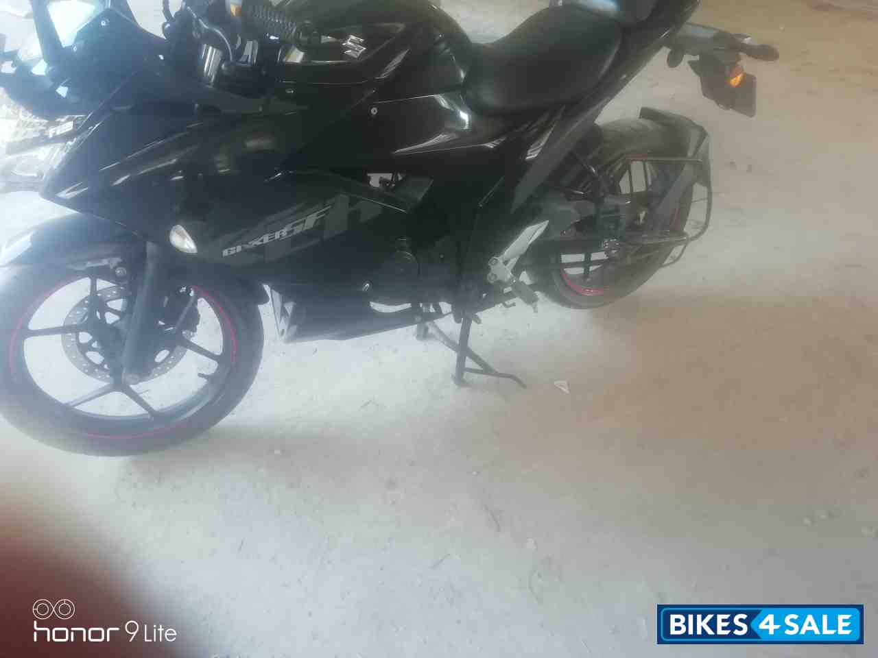 Black Suzuki Gixxer SF BS6