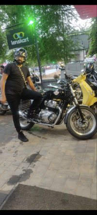 Black Royal Enfield Interceptor 650 Twin