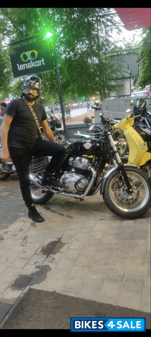 Black Royal Enfield Interceptor 650 Twin