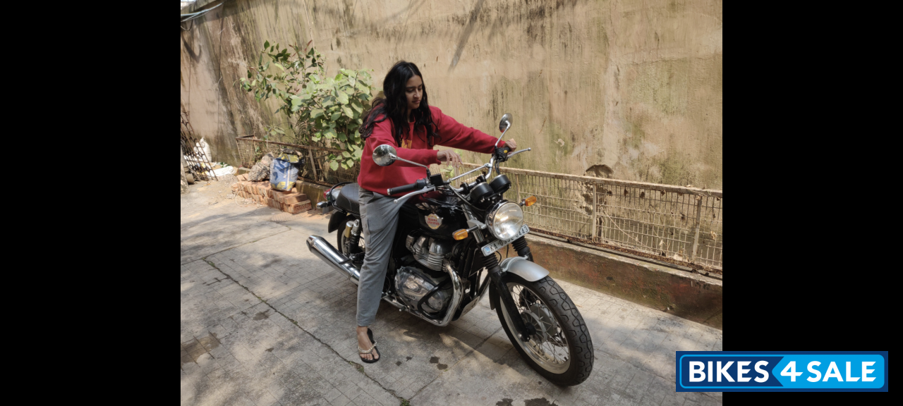 Black Royal Enfield Interceptor 650 Twin