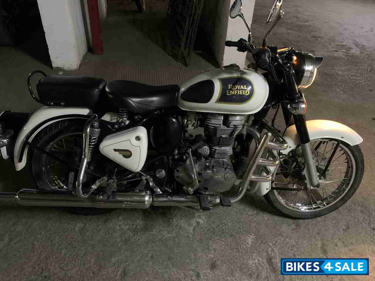 White Royal Enfield Classic 350