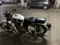 White Royal Enfield Classic 350