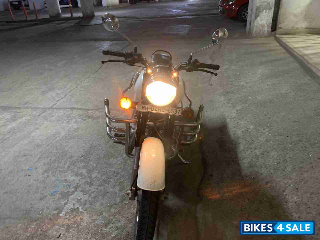 White Royal Enfield Classic 350