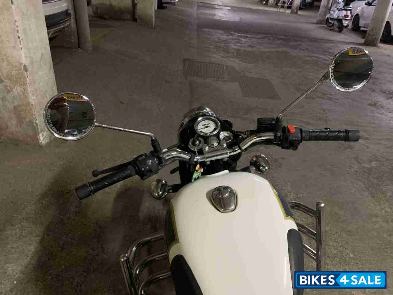 White Royal Enfield Classic 350