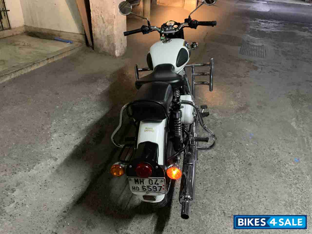 White Royal Enfield Classic 350