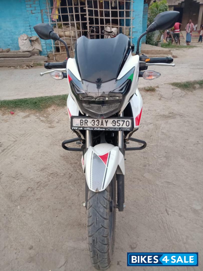 White TVS Apache RTR 160 BS VI