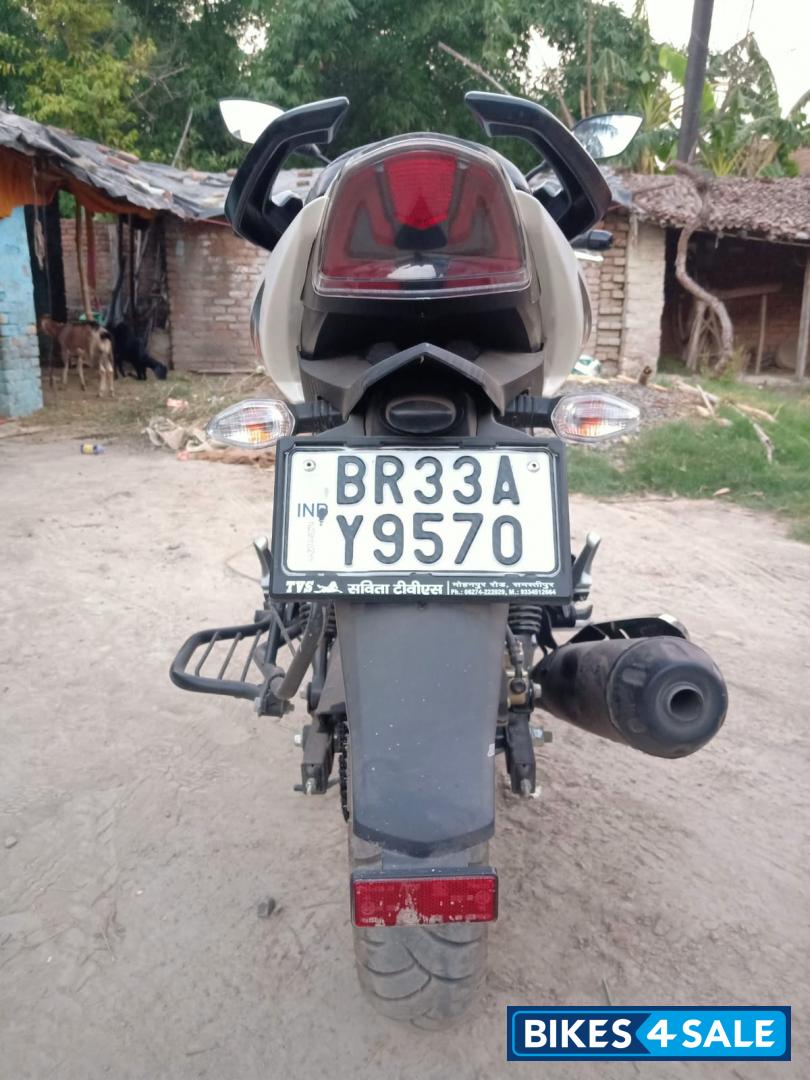 White TVS Apache RTR 160 BS VI