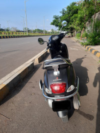 Black Vespa LX 125