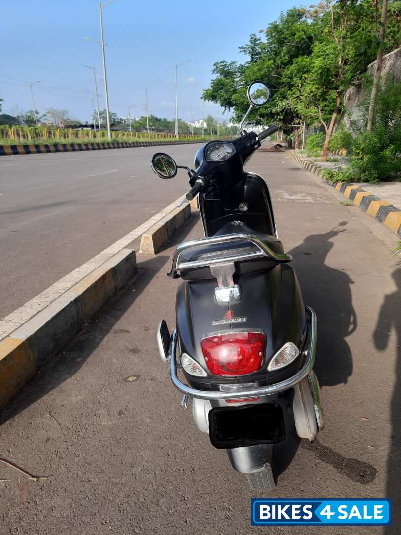 Black Vespa LX 125