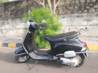 Black Vespa LX 125