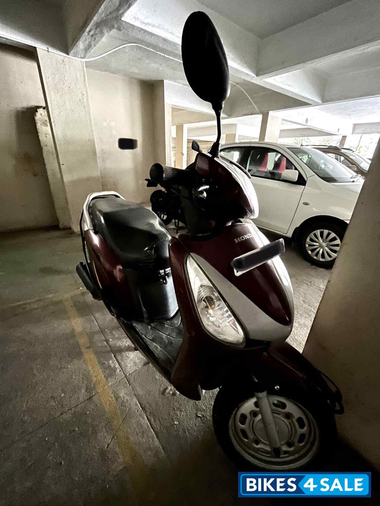 Maroon Honda Aviator