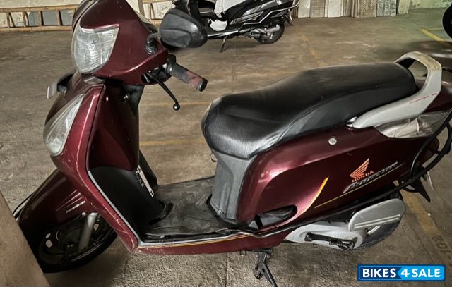 Maroon Honda Aviator