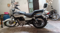 Moon White Bajaj Avenger Cruise 220