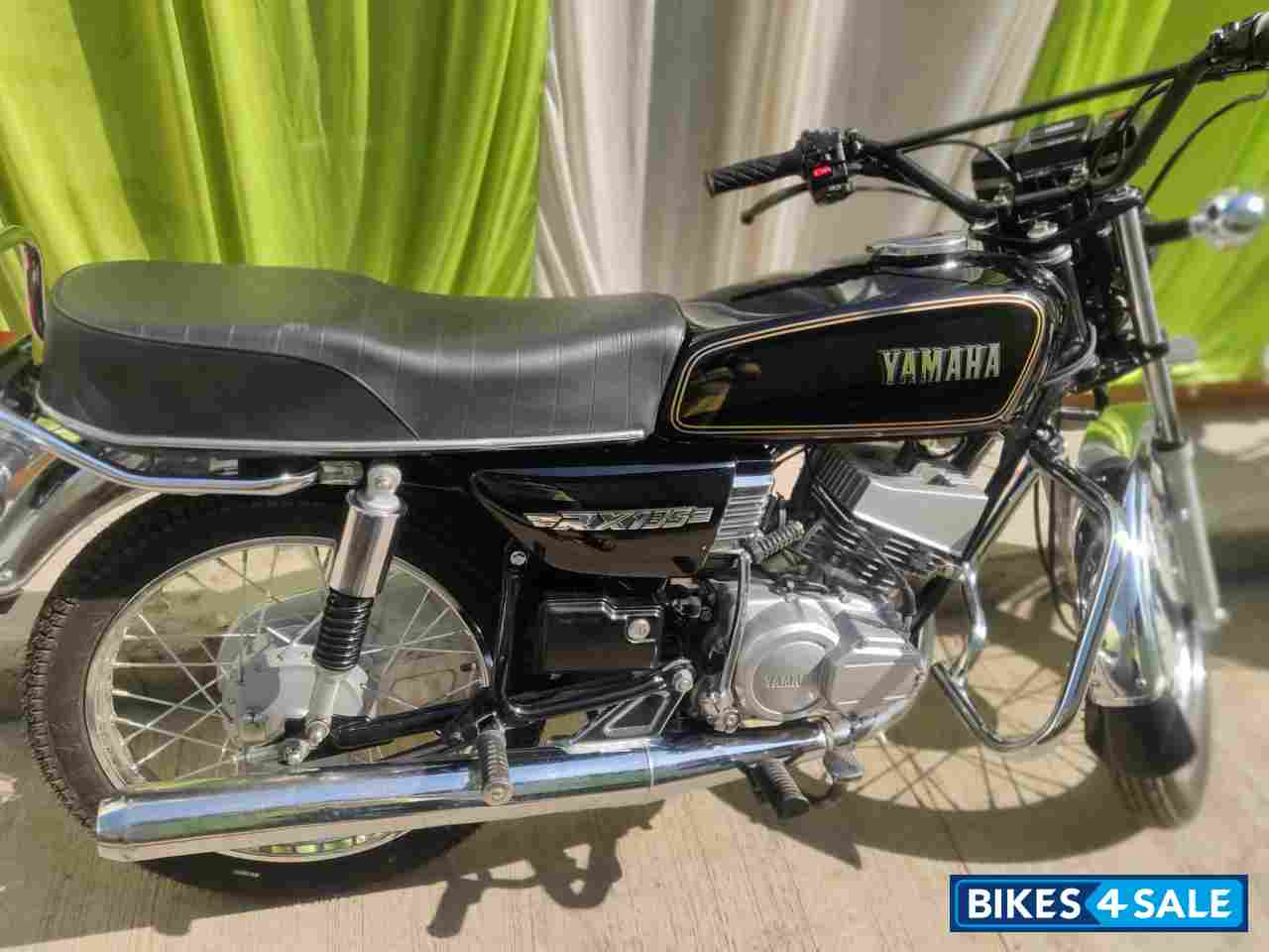 Black Yamaha RX 135