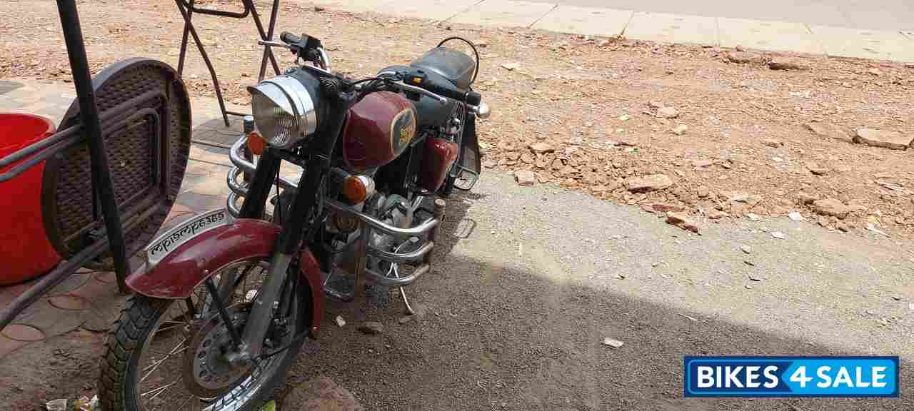 Chestnut Royal Enfield Classic 350