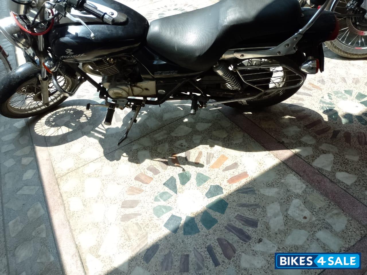 Bajaj Avenger 220 DTS-i