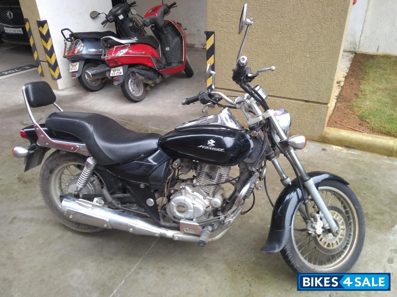 Bajaj Avenger 220 DTS-i