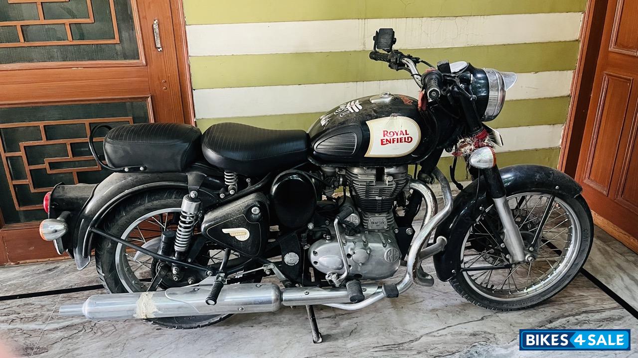 Black Royal Enfield Classic 350