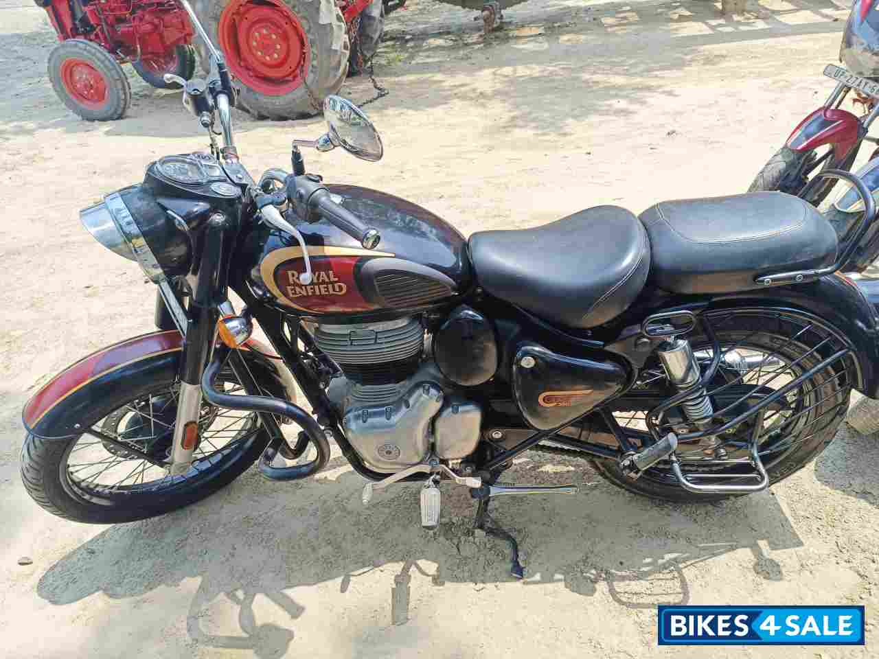 Black Royal Enfield Bullet 350