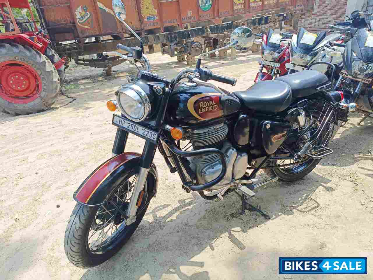 Black Royal Enfield Bullet 350